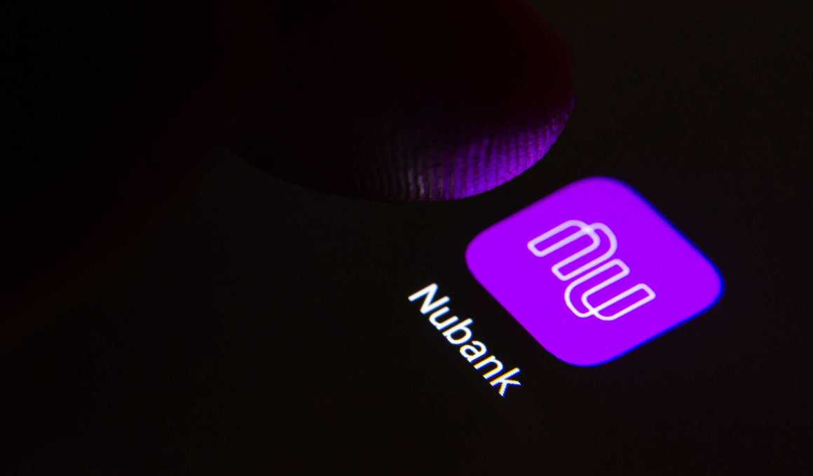 Nubank bank app on the screen.