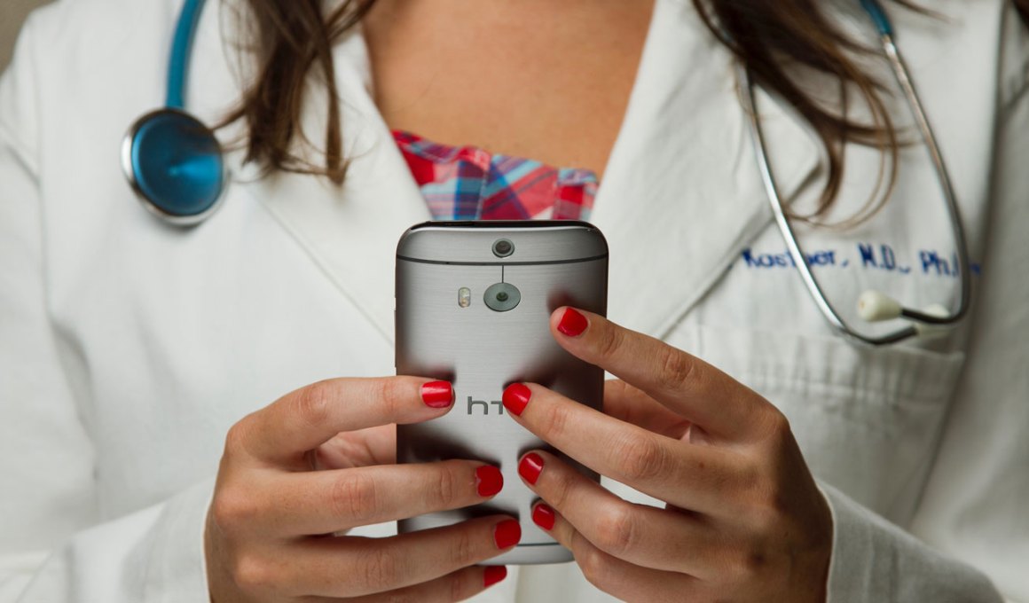 brazilian pebmed’s apps are an encyclopedia for doctors on the go
