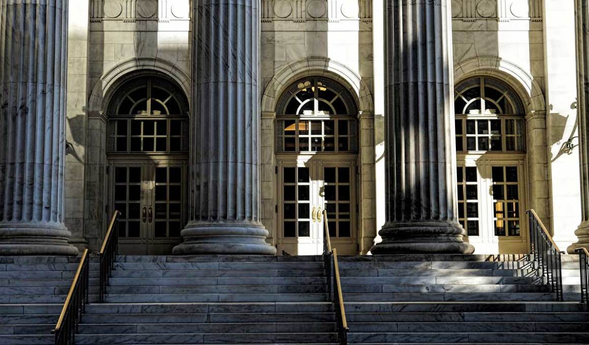 Instacart filed a lawsuit against Cornershop likely because it’s worried about facing steep competition.