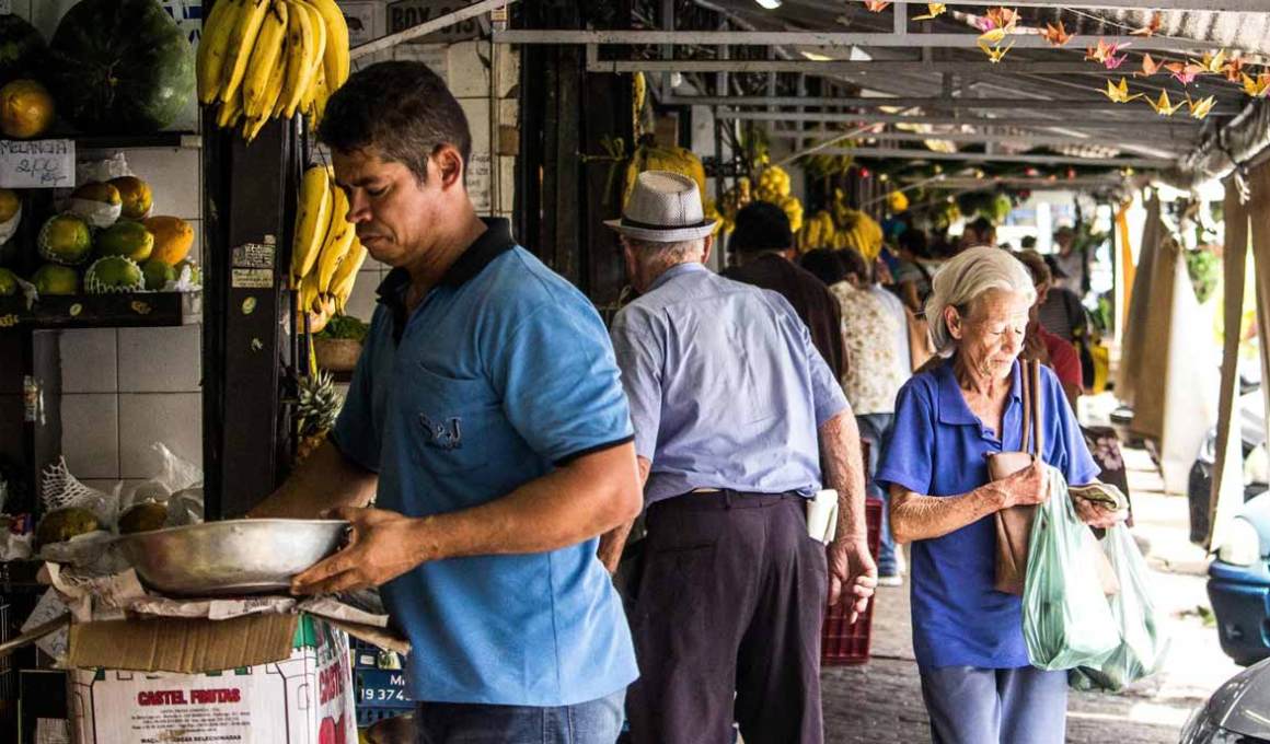 colombian chiper brings technology to your local corner store