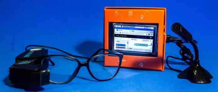 peruvian adds “subtitles” to glasses to help people with hearing loss