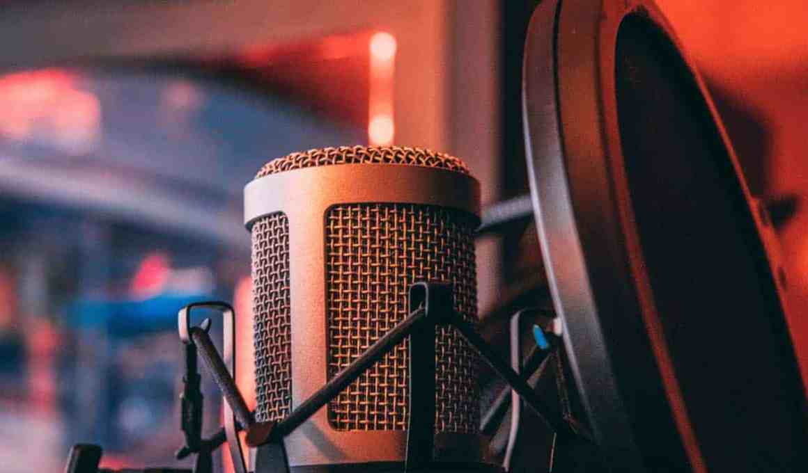 top 12 podcasts every latin american entrepreneur should listen to