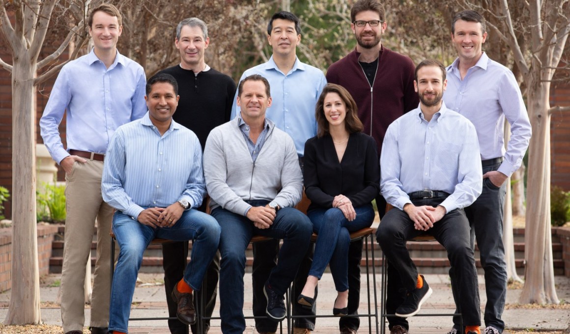 Vcs Show Unusual Interest In Ai Giants Openai And Anthropic